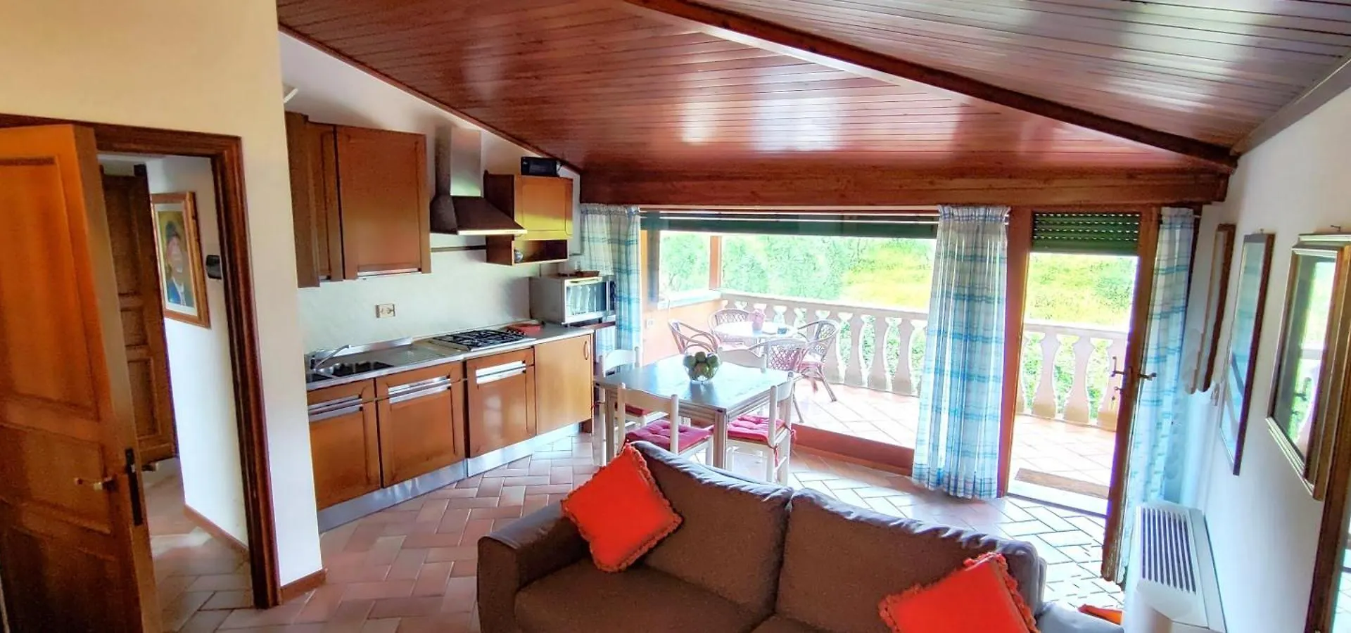 Le Quattro Stagioni Guest House Massa  Country house Massa (Tuscany)